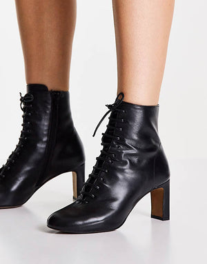 Lace Up Boots In Black