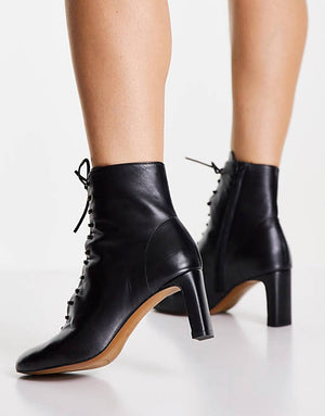 Lace Up Boots In Black