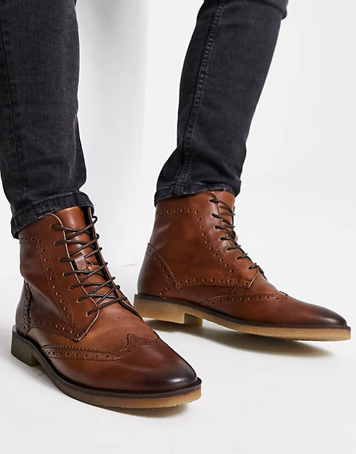 Brogue Boots In Tan Leather With Natural Sole