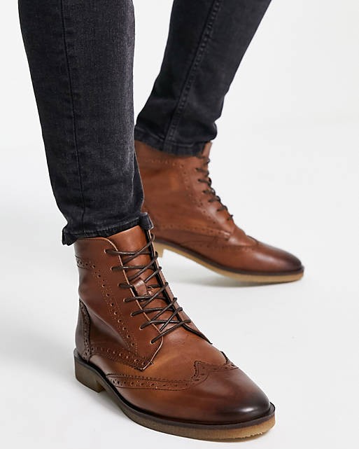 Brogue Boots In Tan Leather With Natural Sole