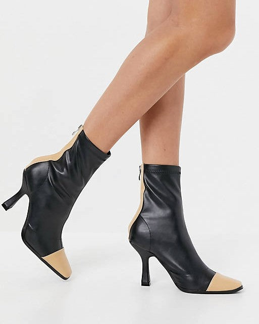 Cameo Contrast Panel Boots In Black And Camel