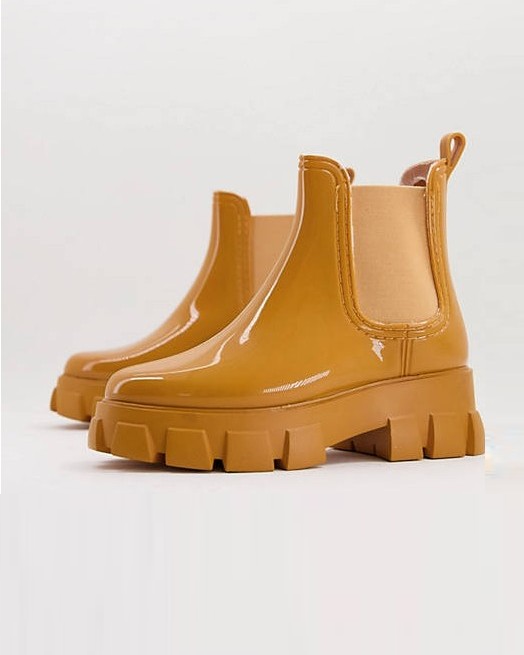 Giana Chunky Chelsea Rain Boots In Sand