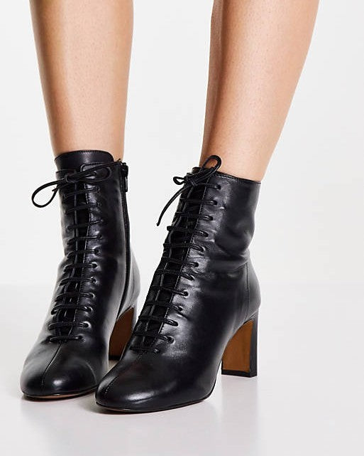 Lace Up Boots In Black