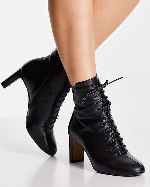 Lace Up Boots In Black