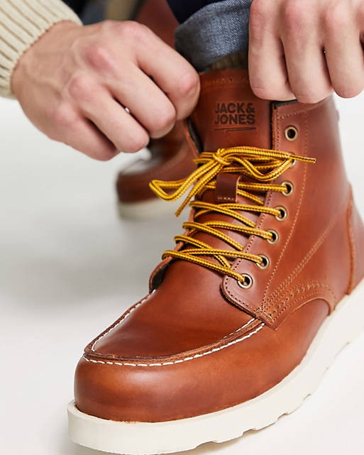 Leather Mock Toe Lace Up Boots In Tan