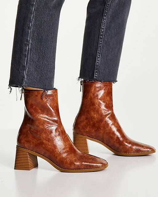 Raider Mid-Heel Ankle Boots In Tan