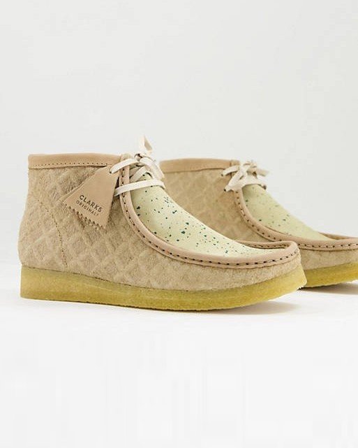 Wallabee Boots In Beige Suede